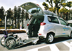 車いすのままでも乗れます　福祉タクシー 介護タクシー