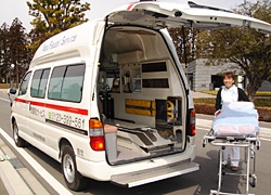 寝たままベッドからベッドへ　民間救急サービスとは